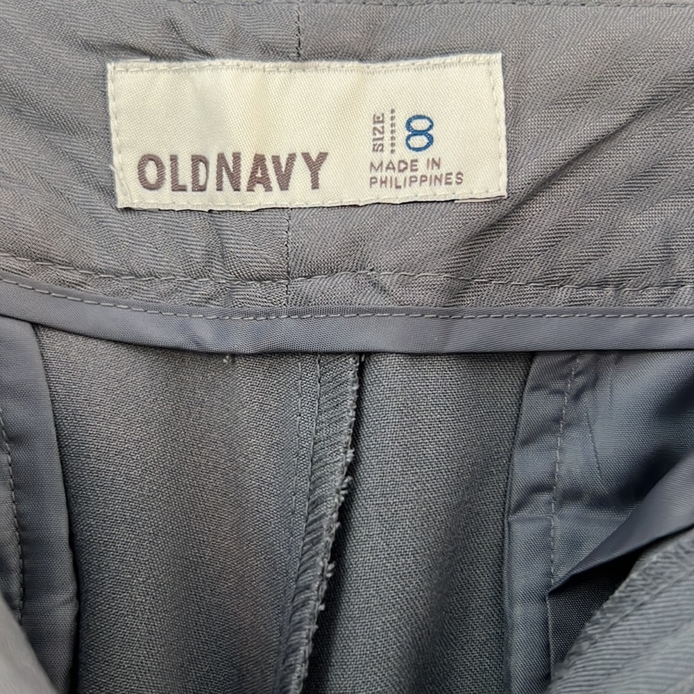 Old Navy Women’s Pants size 8 in Gray with Cuffs - Picture 6 of 6